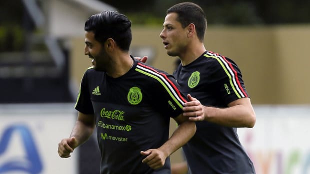 Chicharito-Vela-Mexico-Teammates